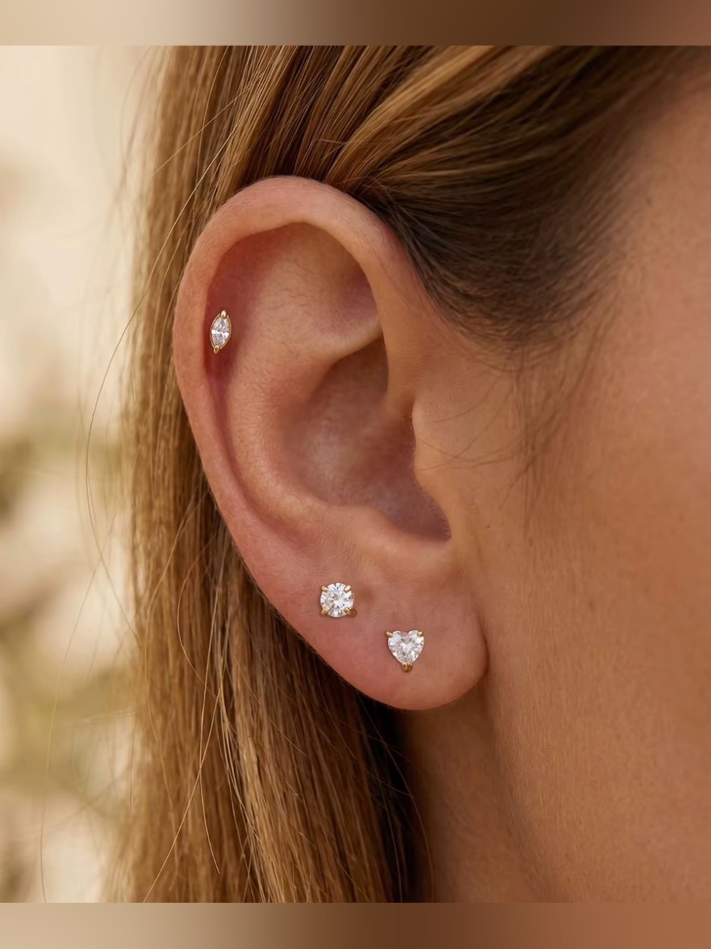 Diamond stud earrings D188
